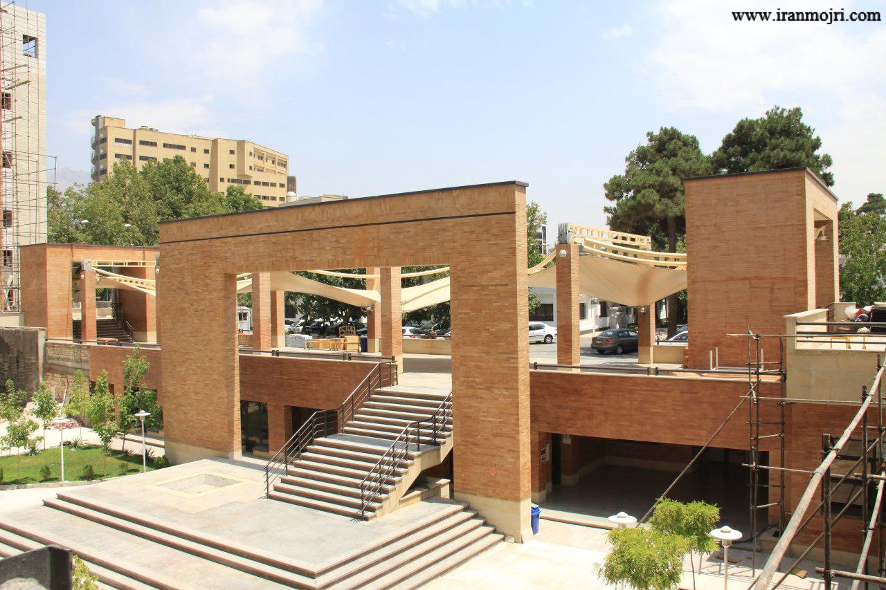 ورودی سالن همایش دانشگاه الزهرا